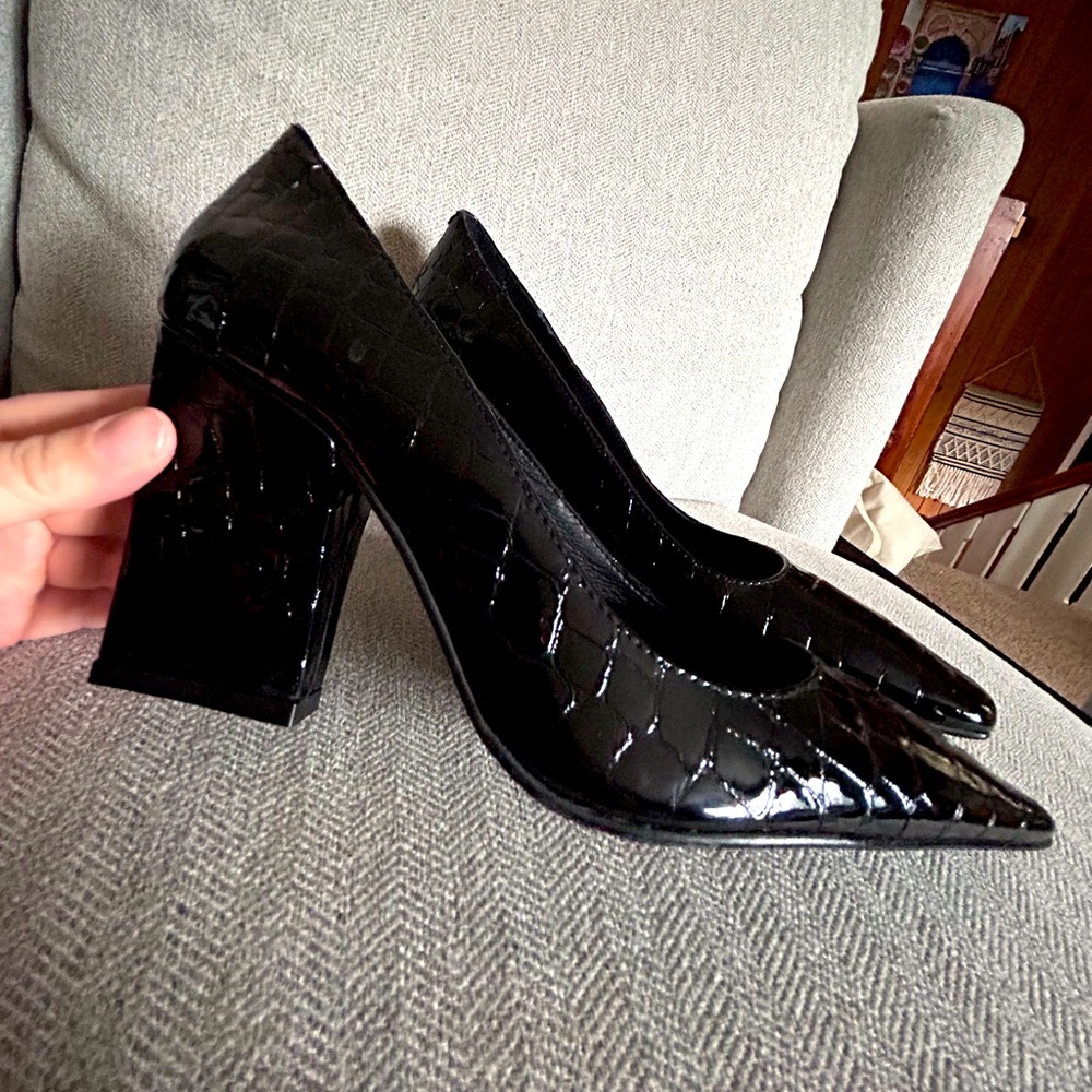 NEW in box, l'intervalle patent leather, croc print pumps